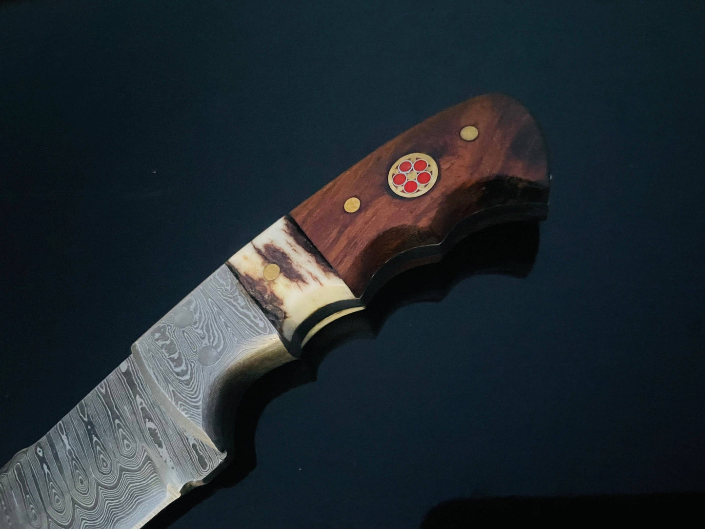 DAMASCUS STEEL FIXED BLADE KNIFE WITH WALNUT & STAG HORN HAN